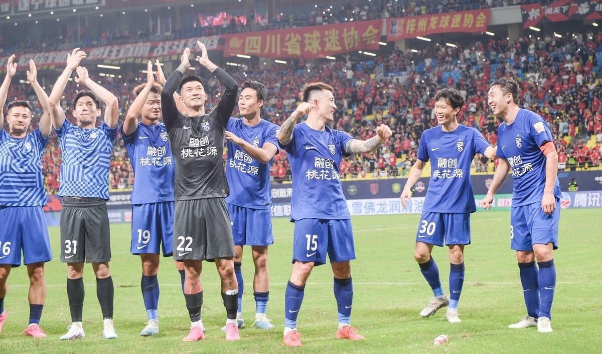 对手很有实力，他们知道自己必须踢什么样的足球，我们已经尝试过做出回应，但我们没能做到。