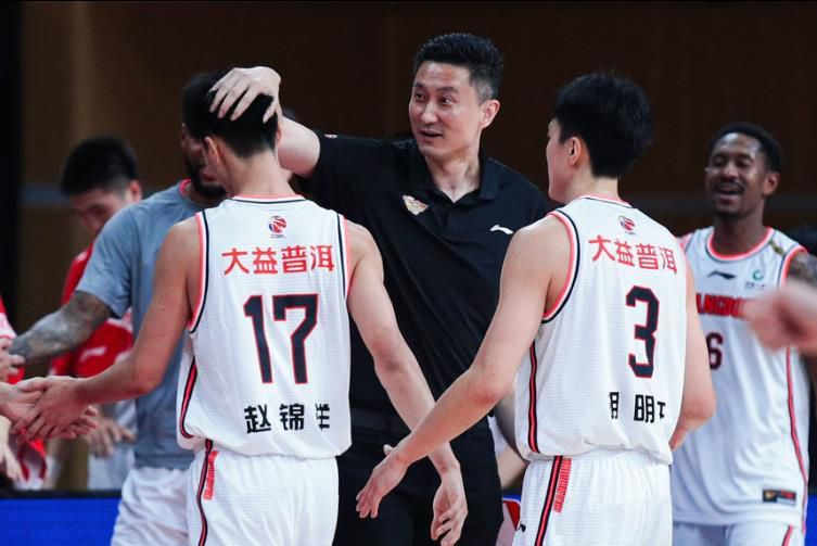 ;唐人街第一神探唐仁不仅是搞笑担当，更是动作担当
